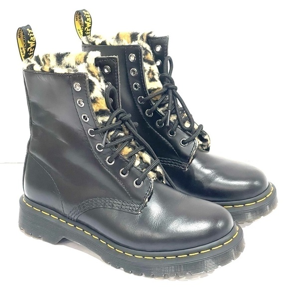 DR. MARTENS WOMEN’S 1460 SERENA LEOPARD FAUX FUR LINED BOOTS - BLACK SZ- 7 .US - Picture 2 of 11